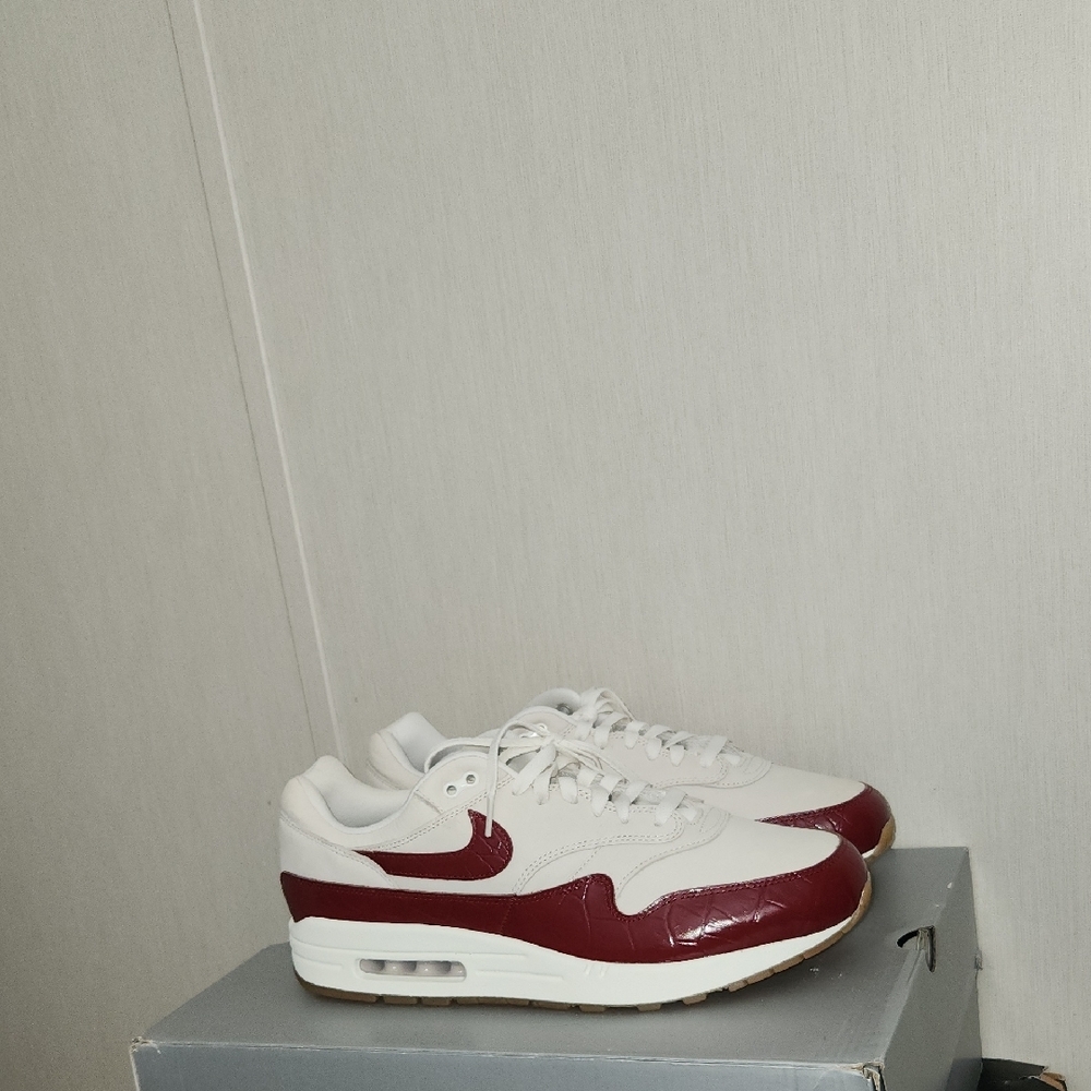 Premium Womens Air Max 1 Size 14/ Mens 12